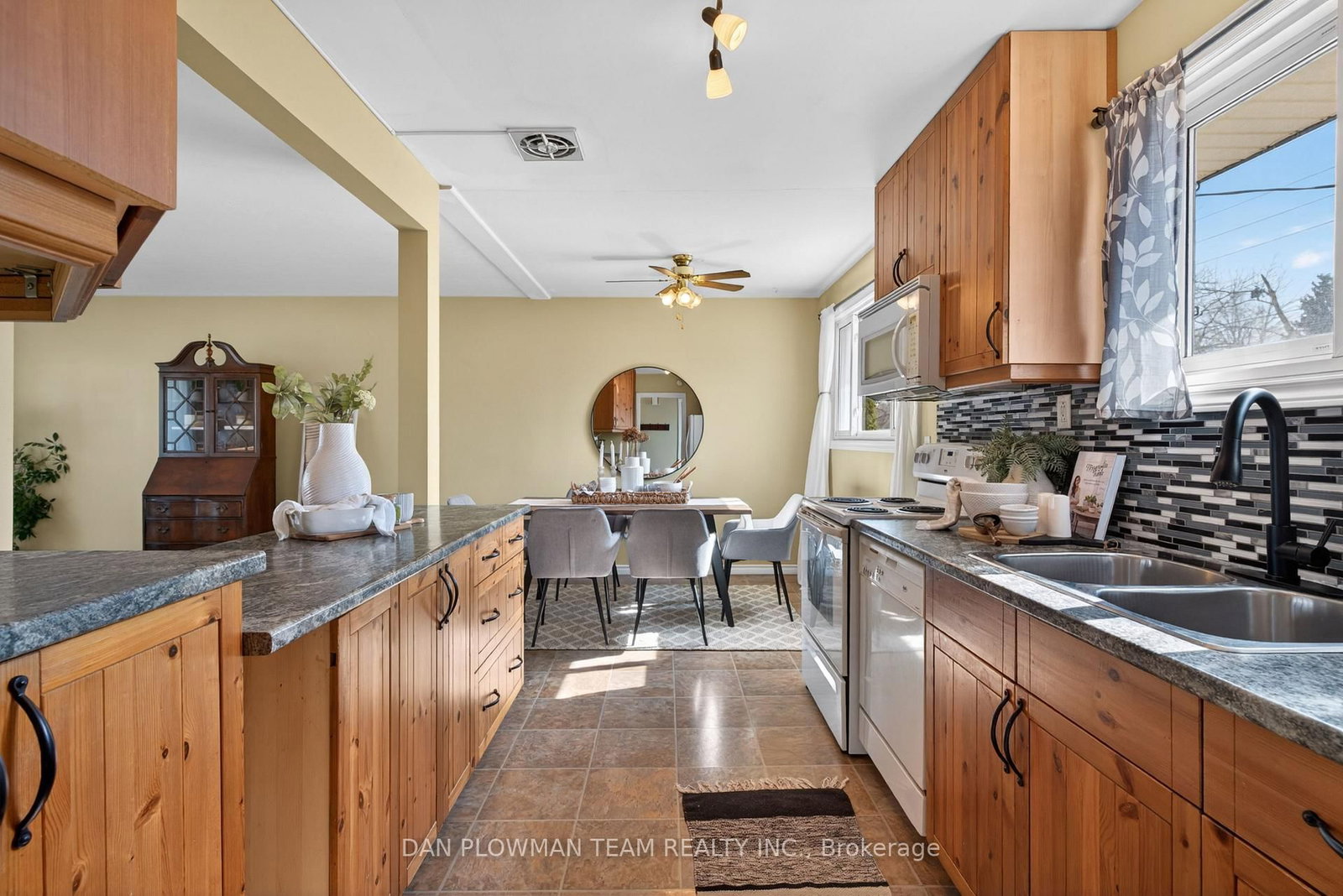 211 N Liberty Street • Clarington, ON photo 4
