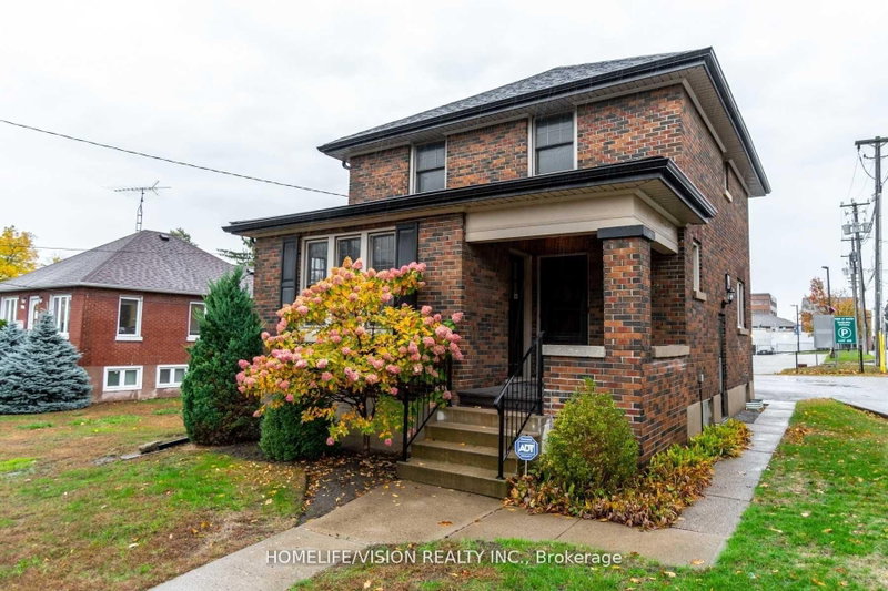 123 Mary St E photo 1