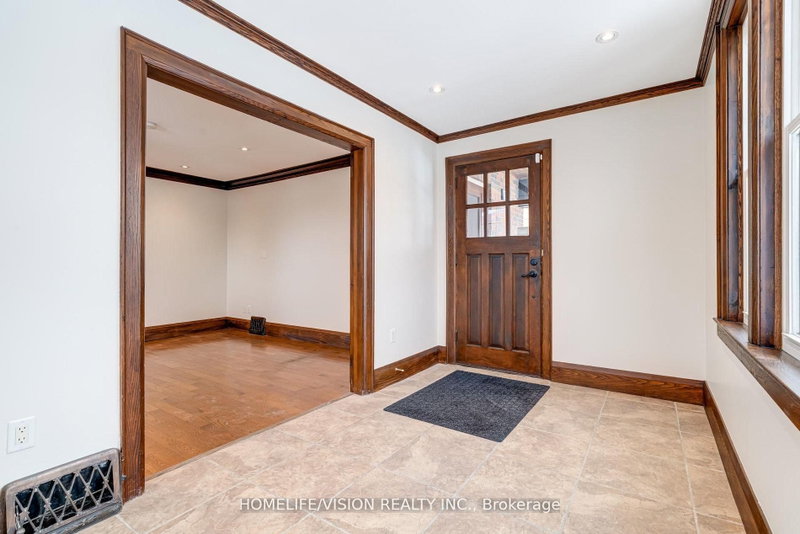 123 Mary St E photo 4