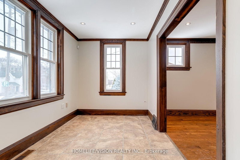 123 Mary St E photo 5