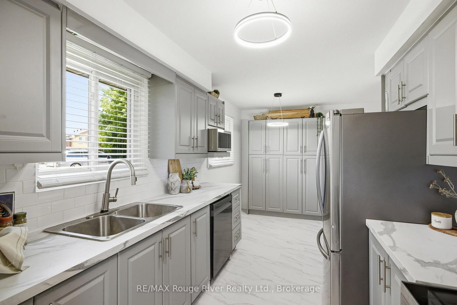 86 Shoredale Drive • Toronto, ON photo 6