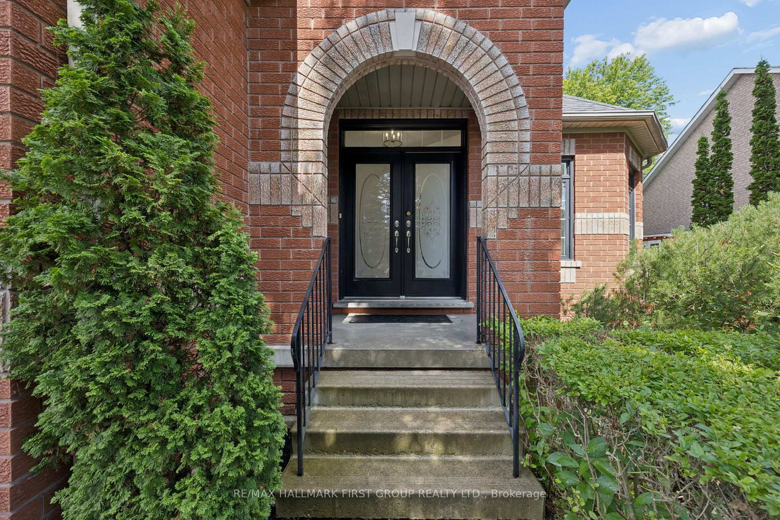 2352 Canterbury Crescent • Pickering, ON photo 2