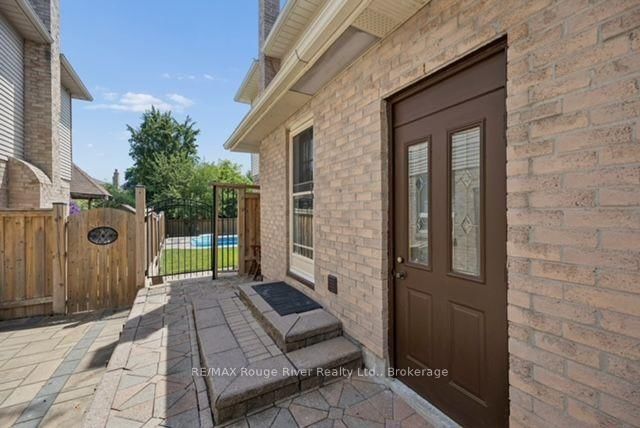 12 Jason Drive • Whitby, ON photo 3