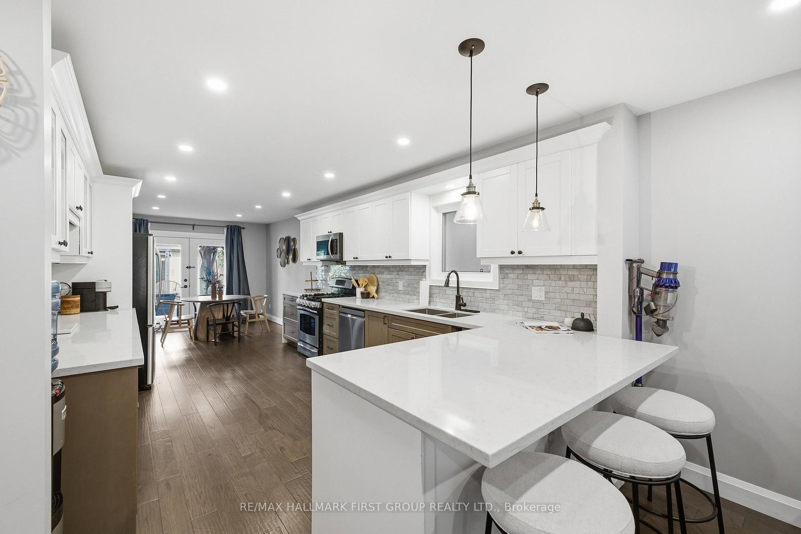 1896 New Street • Pickering, ON photo 9