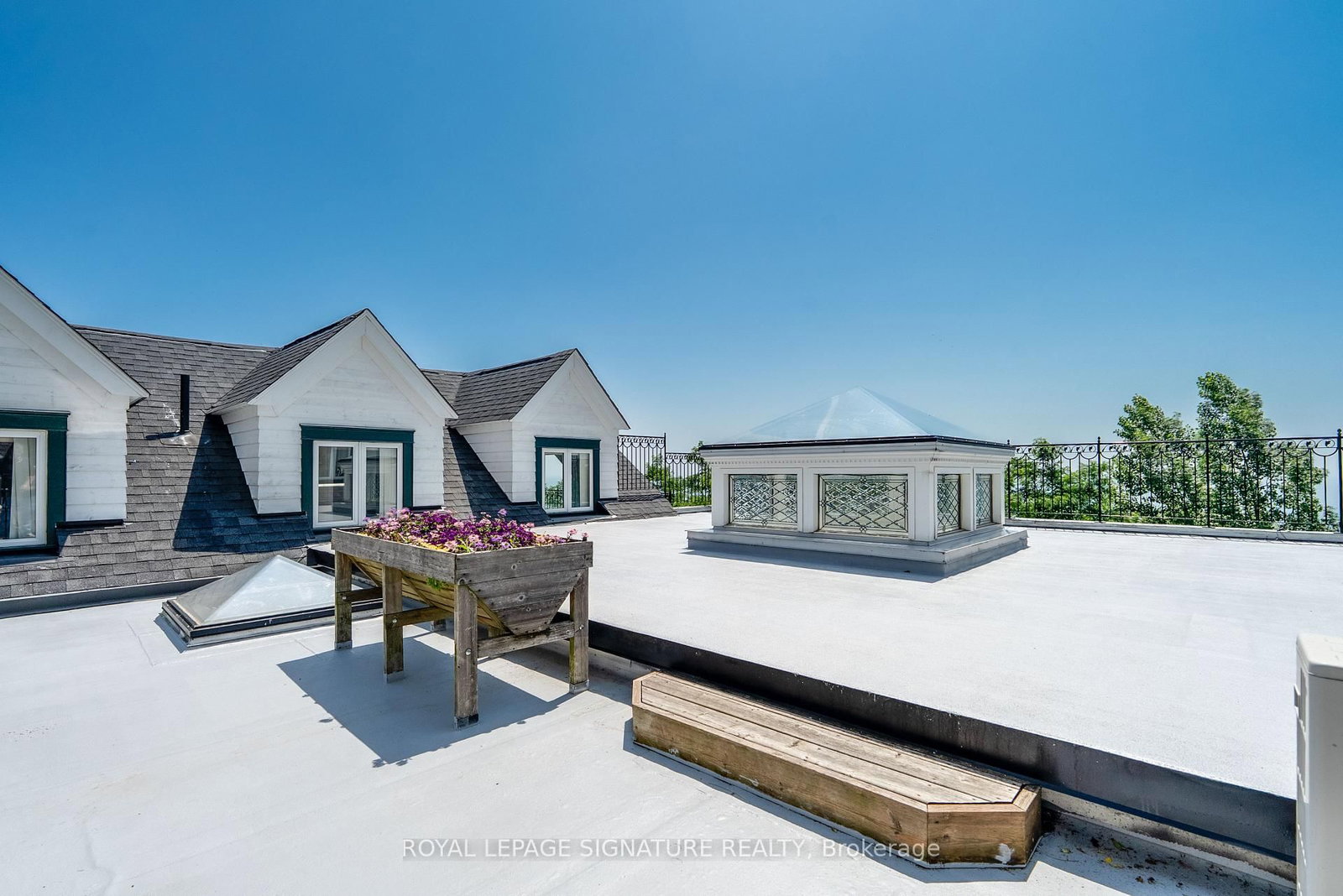 220 Greyabbey Trail • Toronto, ON photo 27
