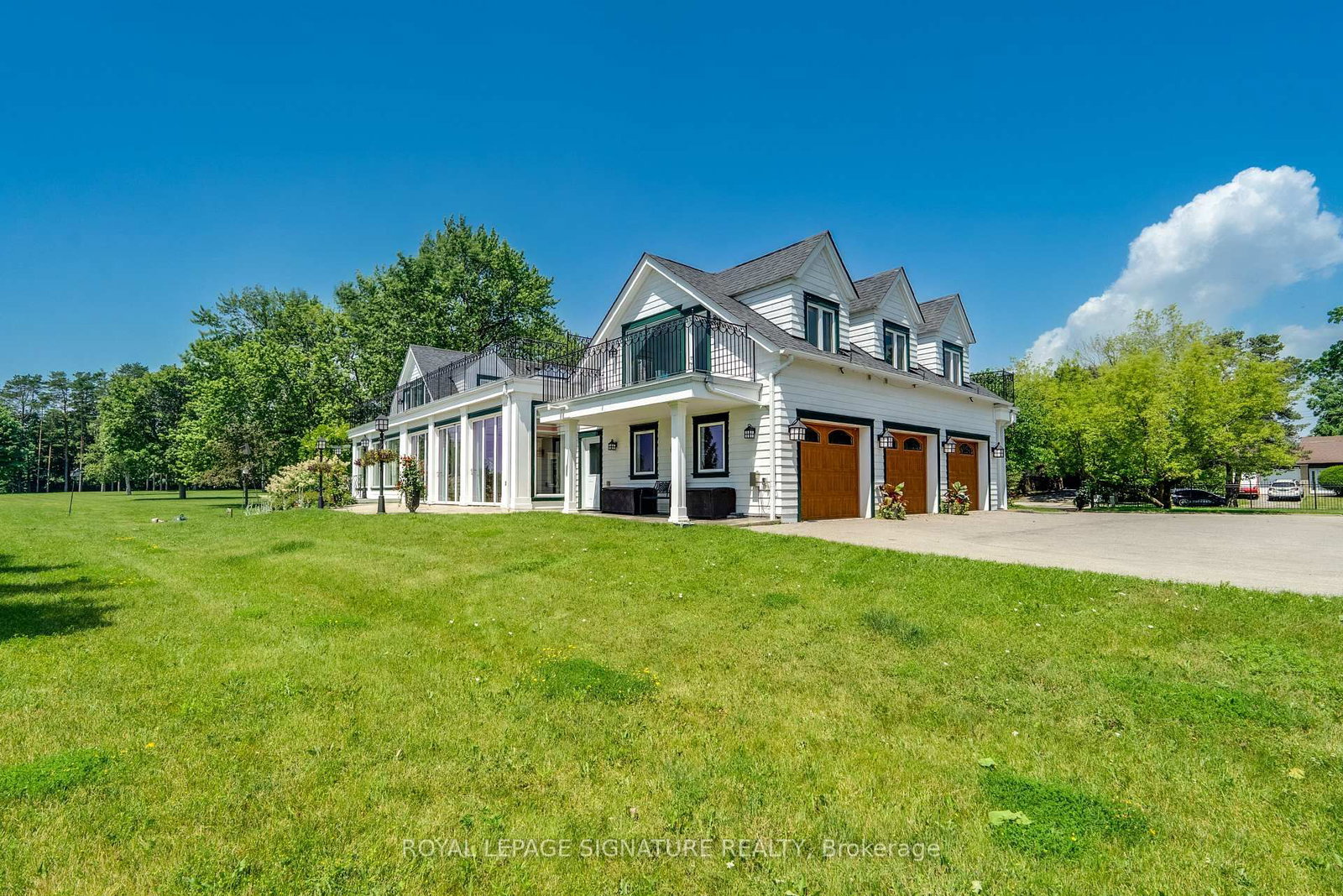 220 Greyabbey Trail • Toronto, ON photo 35