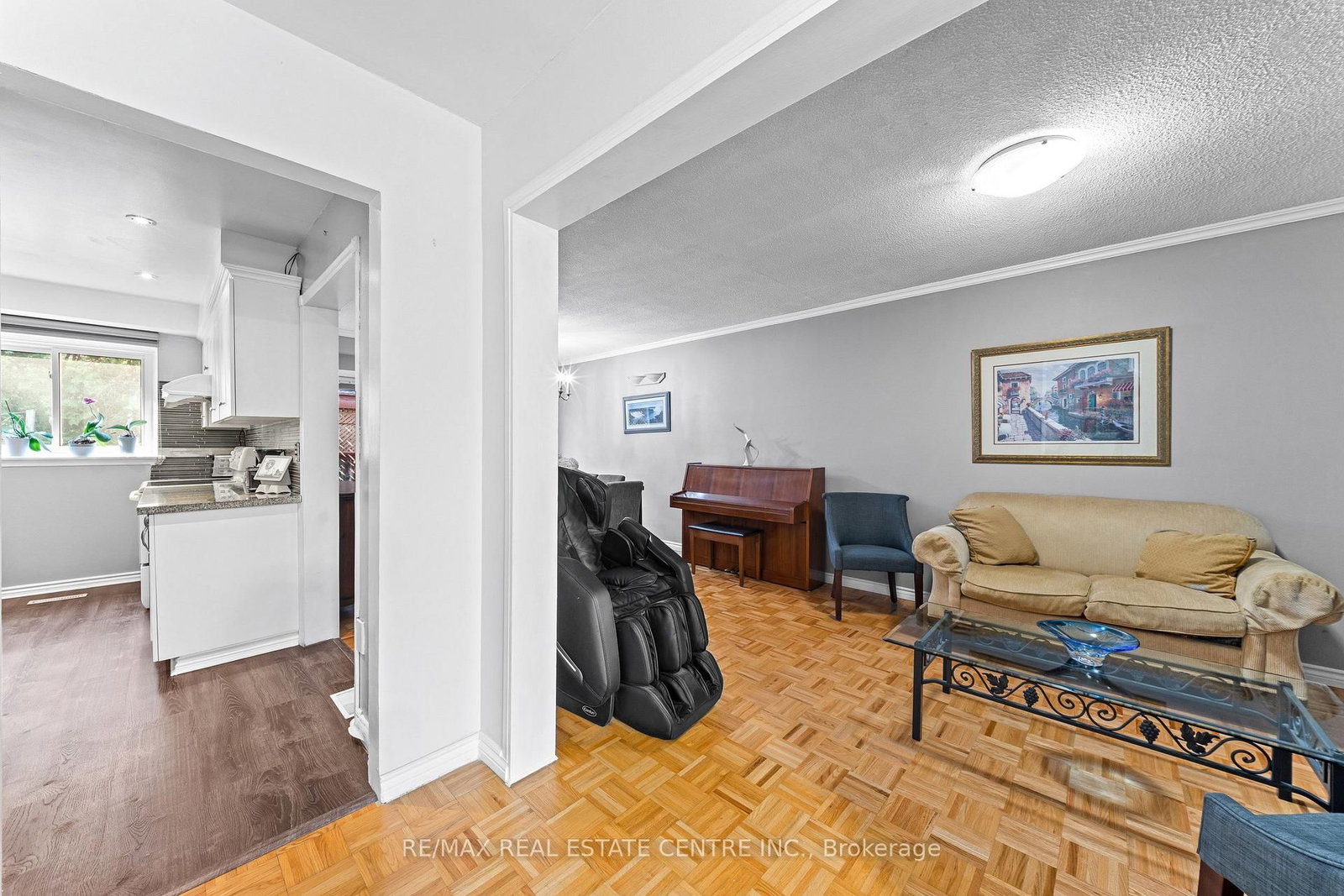 127 Lowry Square • Toronto, ON photo 7