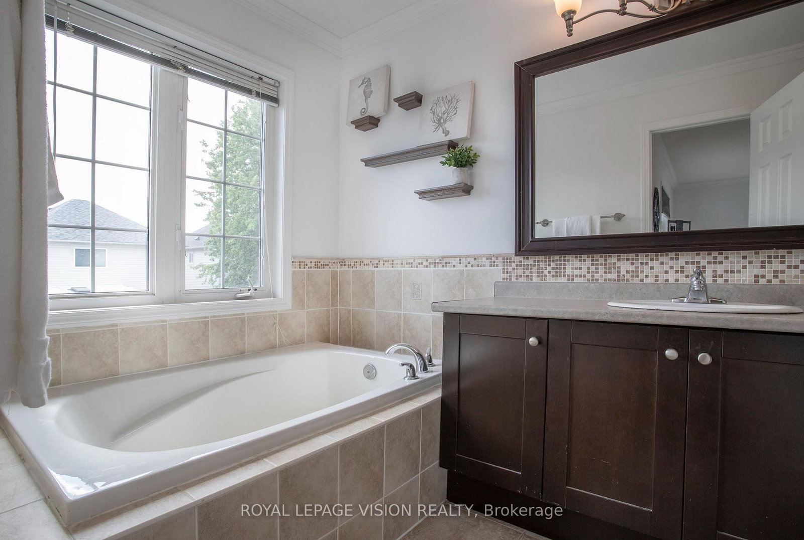 2 Laprade Square • Clarington, ON photo 22