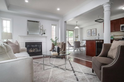 2 Laprade Square • Clarington, ON photo 7