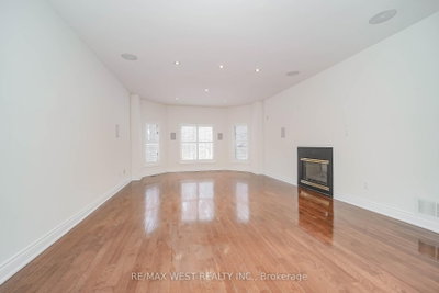 81 Woodview Drive • Pickering, ON photo 8