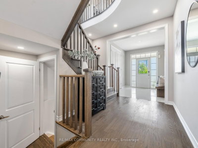 22 Coates Of Arms Lane • Ajax, ON photo 6