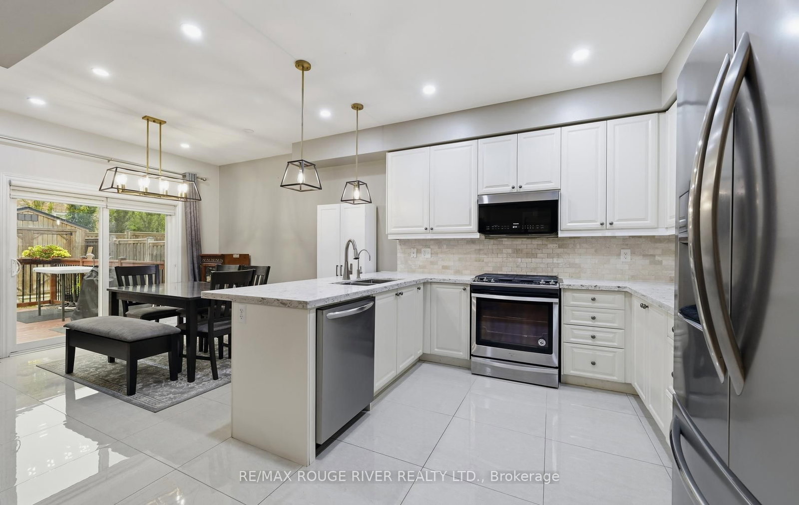 886 Groveland Avenue • Oshawa, ON photo 9