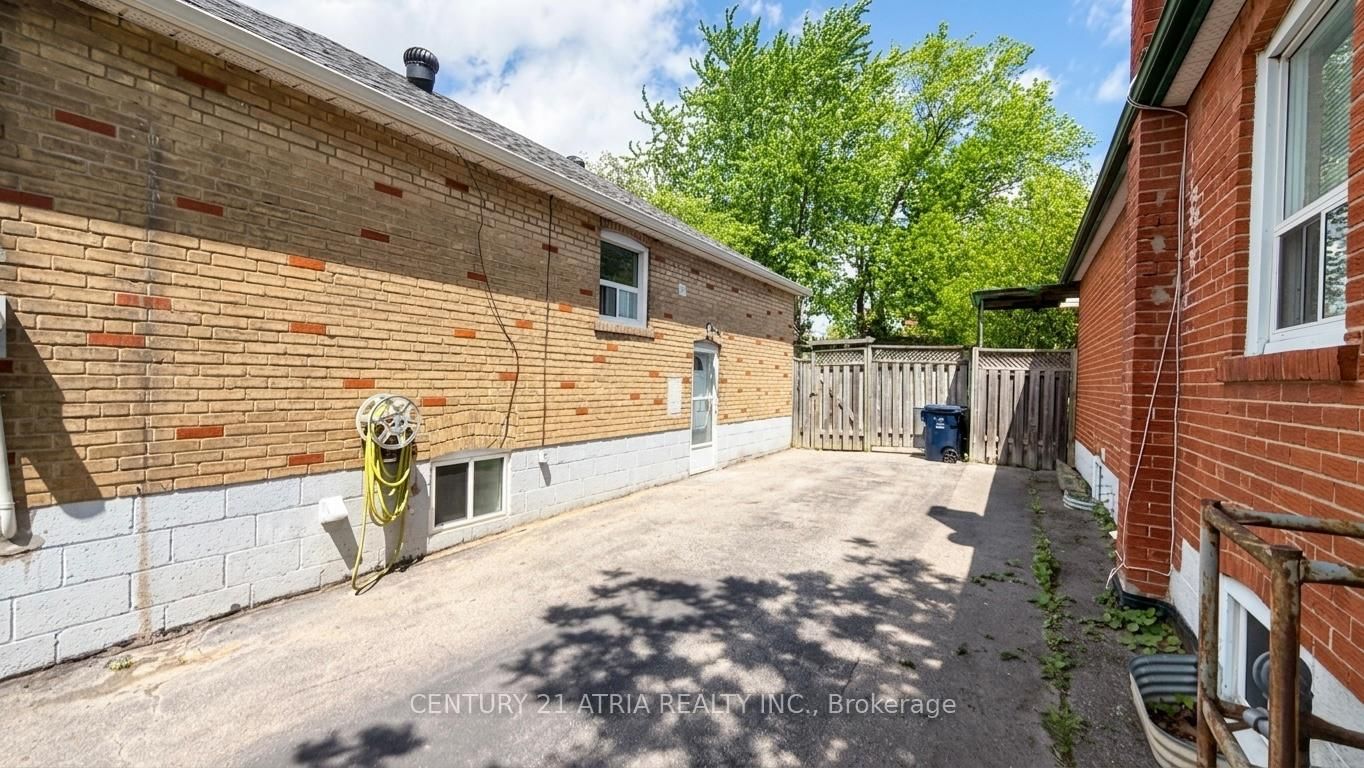 115 Ellington Drive • Toronto, ON photo 21