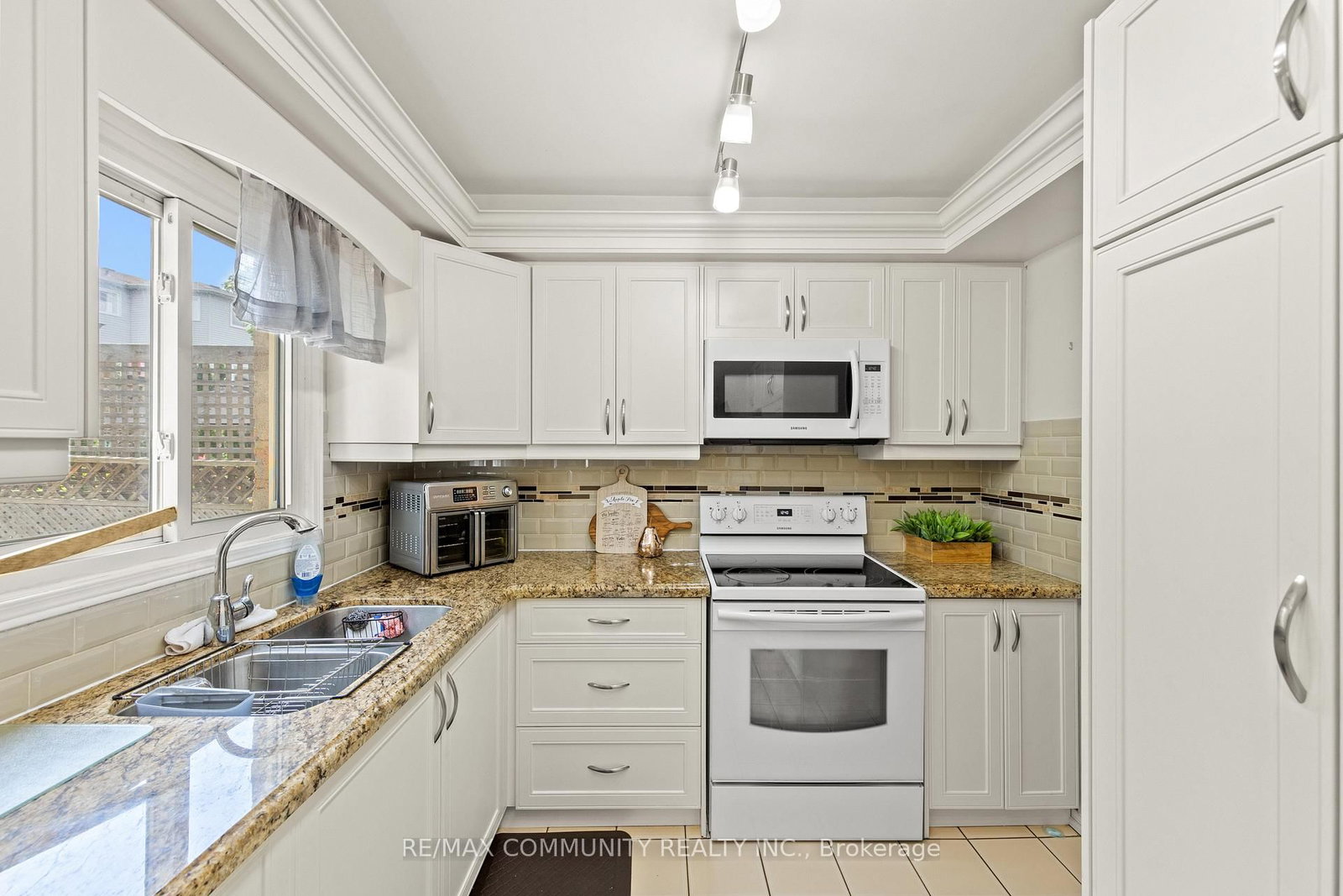 5 Plowman Drive • Ajax, ON photo 11