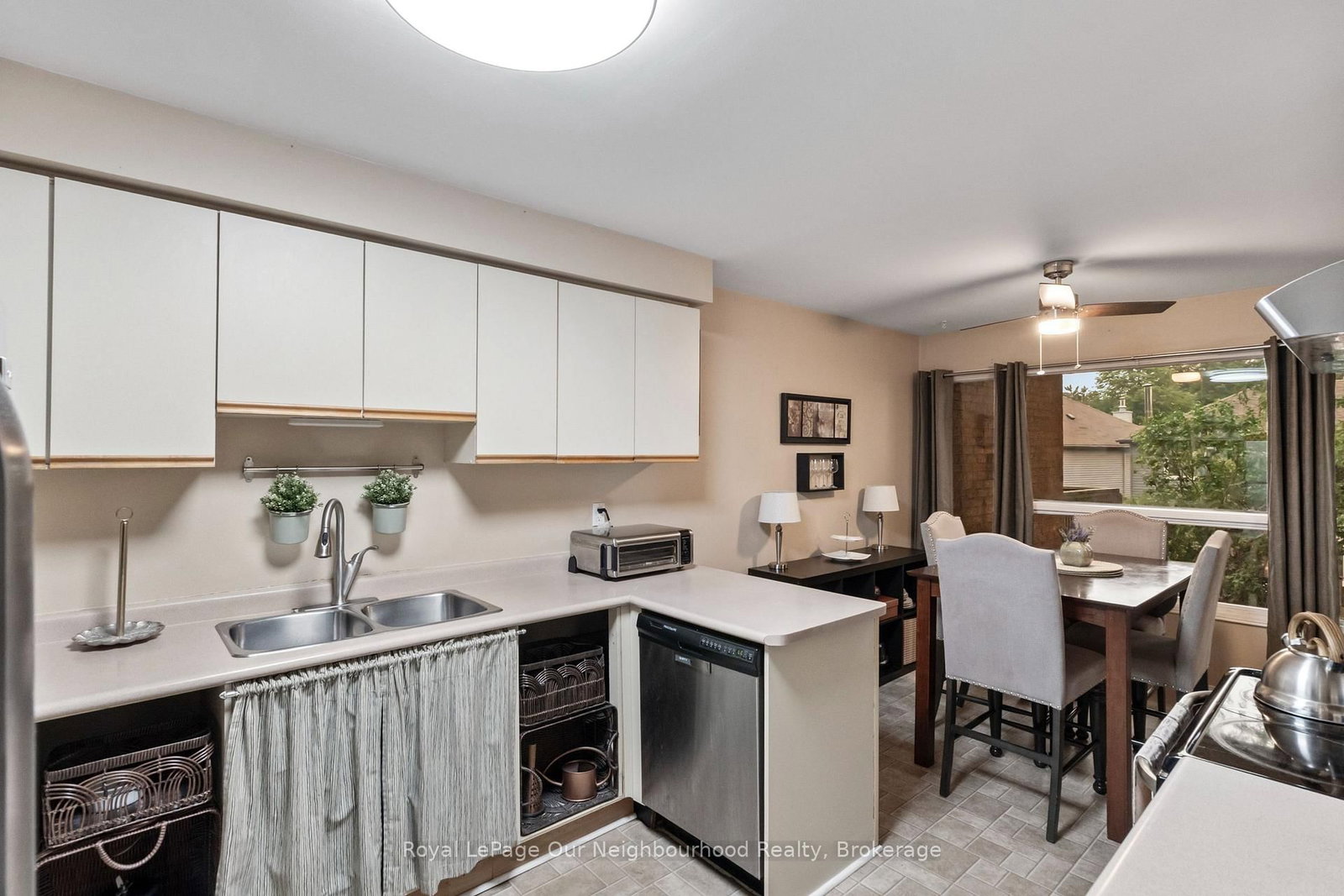 23 Woodward Drive • Whitby, ON photo 12