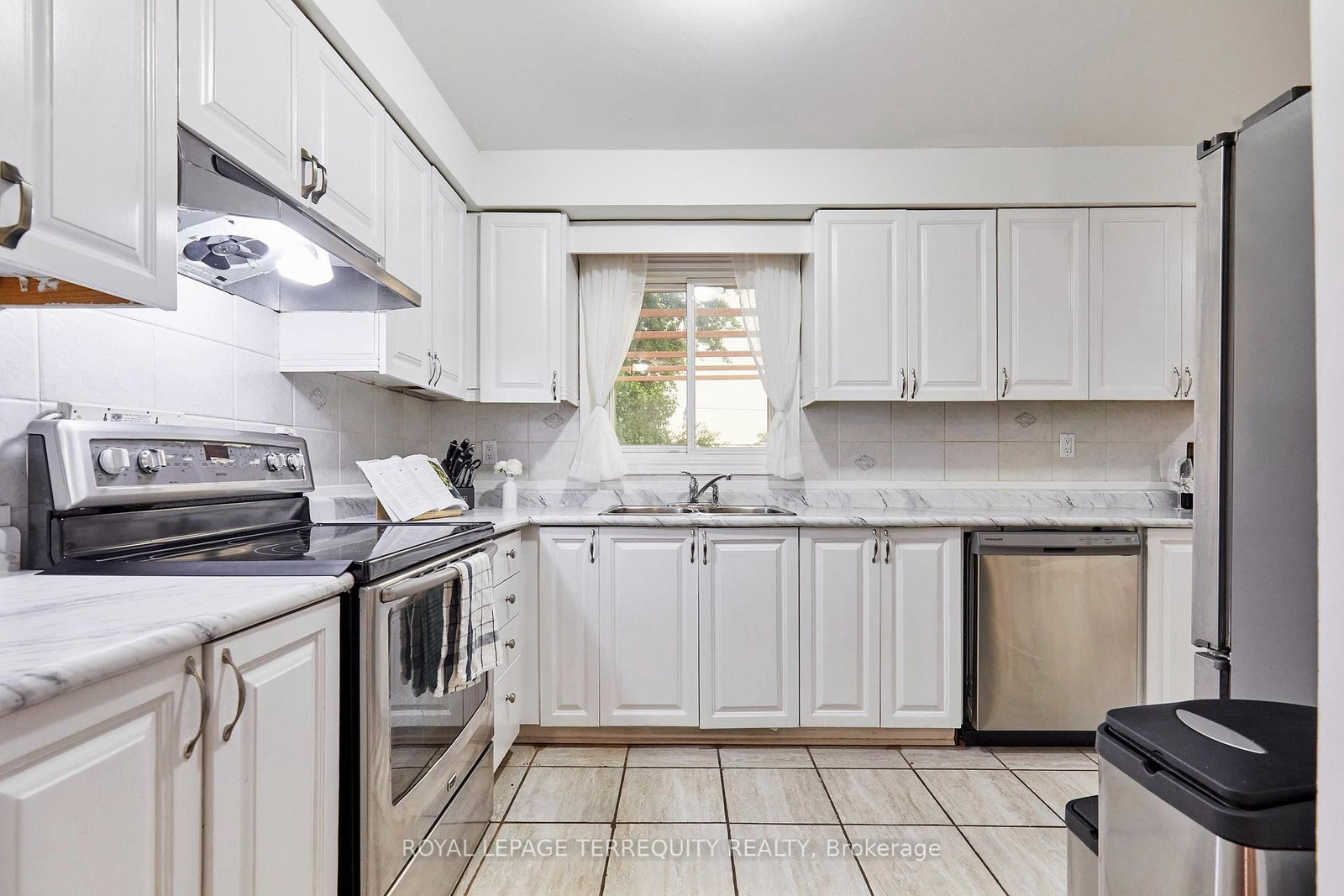 26 Field Crescent • Ajax, ON photo 15