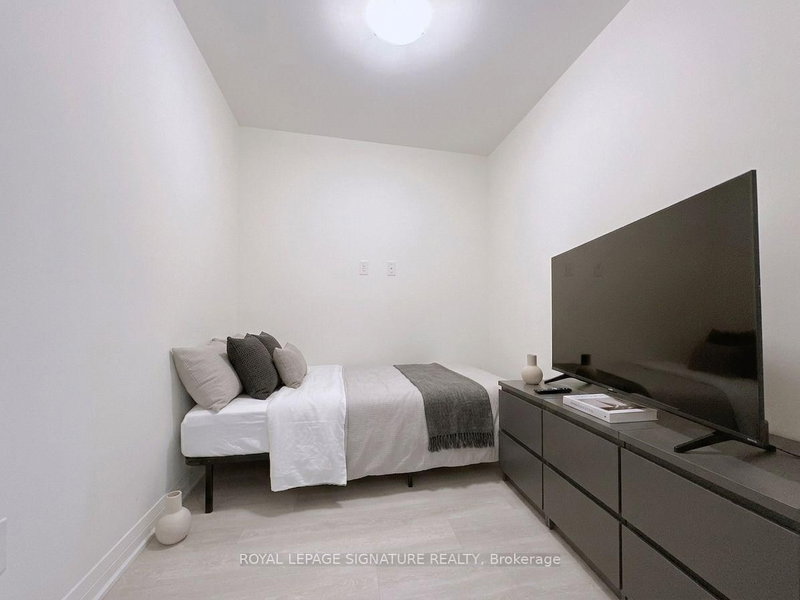 3270 Sheppard Ave E photo 4