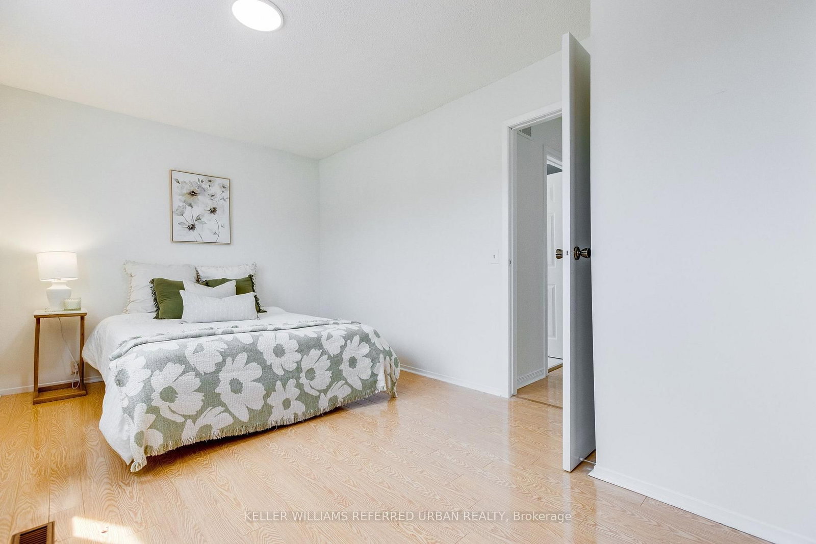 554 Mclevin Avenue • Toronto, ON photo 37
