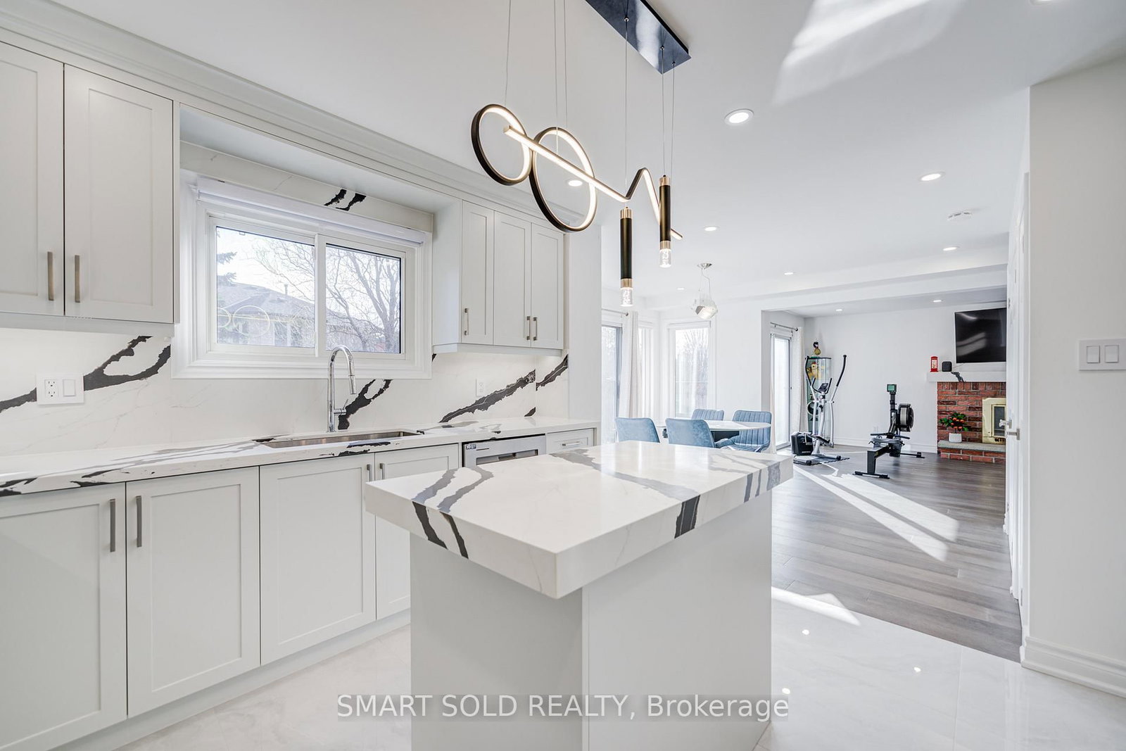 33 Love Crescent • Ajax, ON photo 10