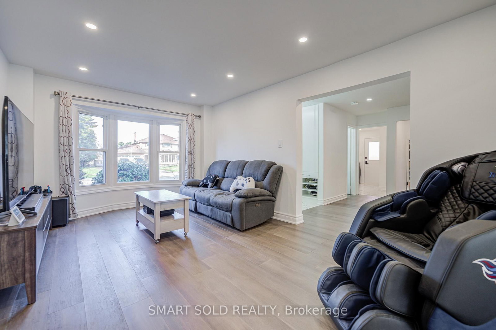 33 Love Crescent • Ajax, ON photo 18