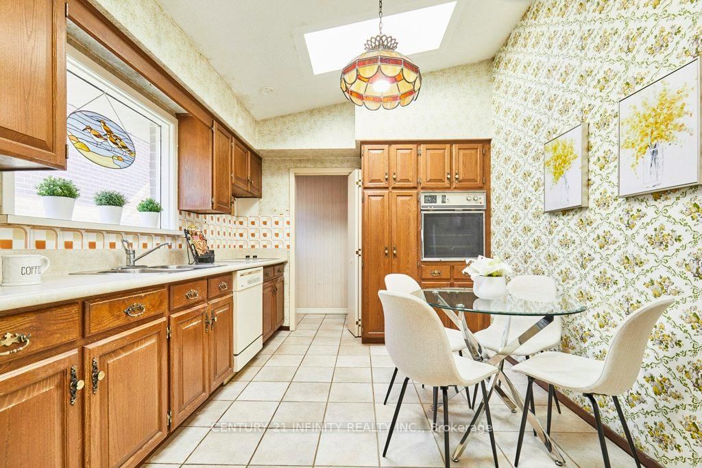 1 Goodland Gate • Toronto, ON photo 12