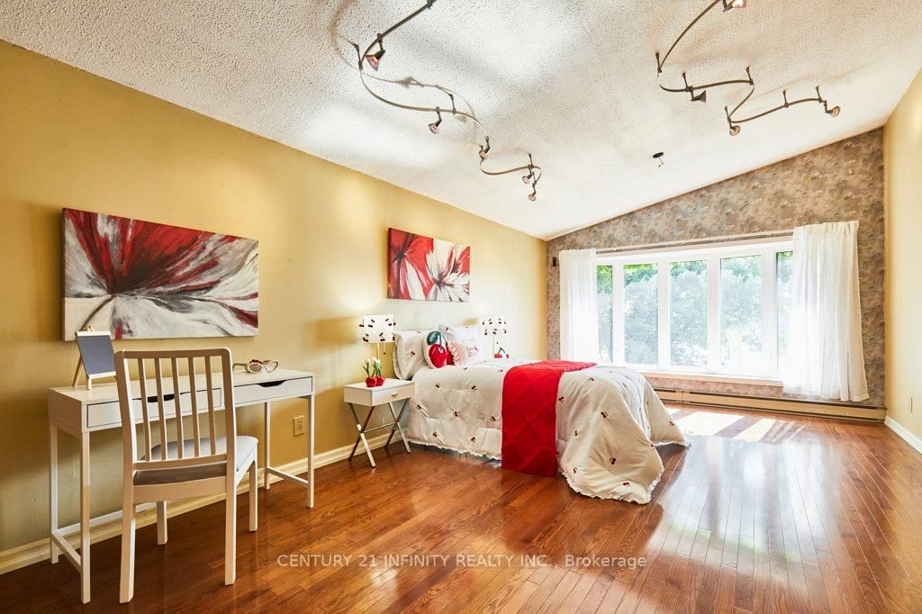 1 Goodland Gate • Toronto, ON photo 15