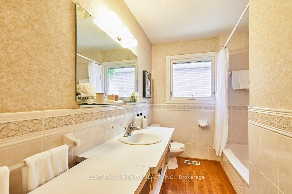 1 Goodland Gate • Toronto, ON photo 22