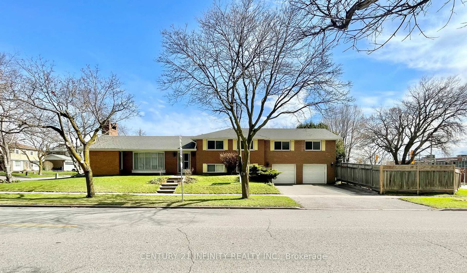 1 Goodland Gate • Toronto, ON photo 32