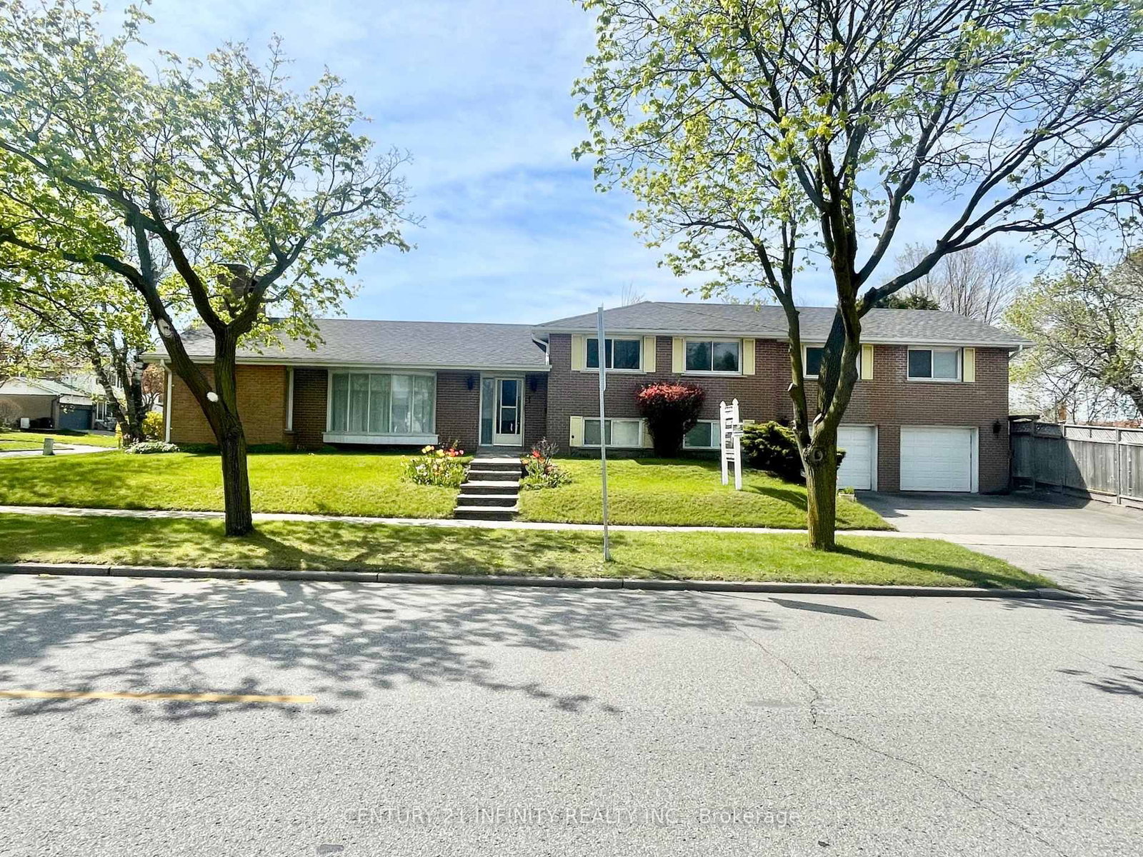 1 Goodland Gate • Toronto, ON photo 33