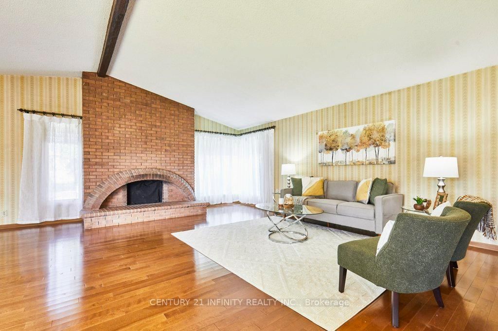 1 Goodland Gate • Toronto, ON photo 8