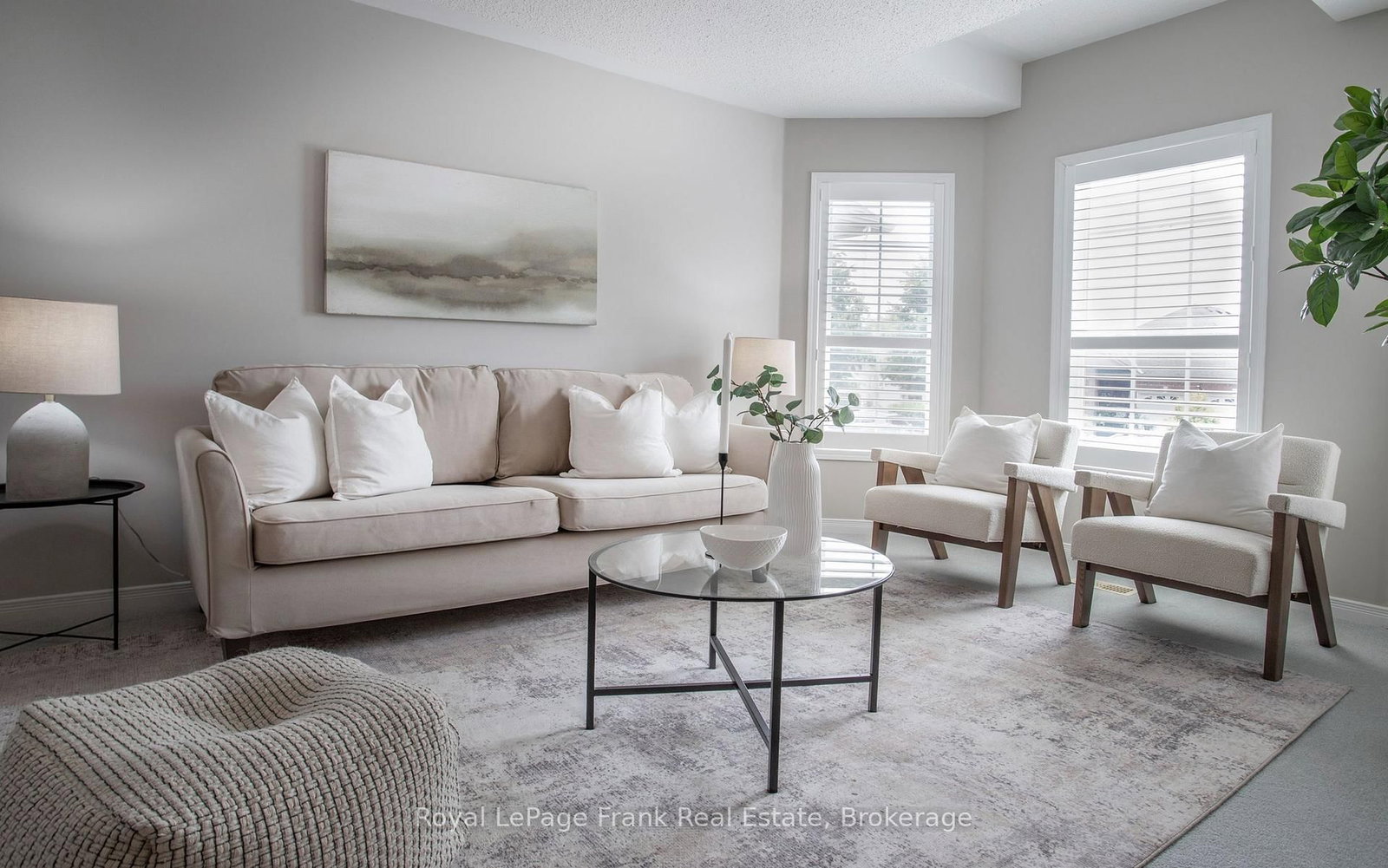 1477 Greenvalley Trail • Oshawa, ON photo 2