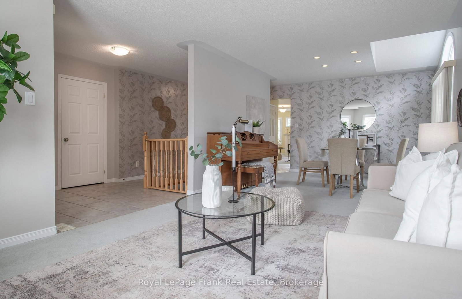 1477 Greenvalley Trail • Oshawa, ON photo 4