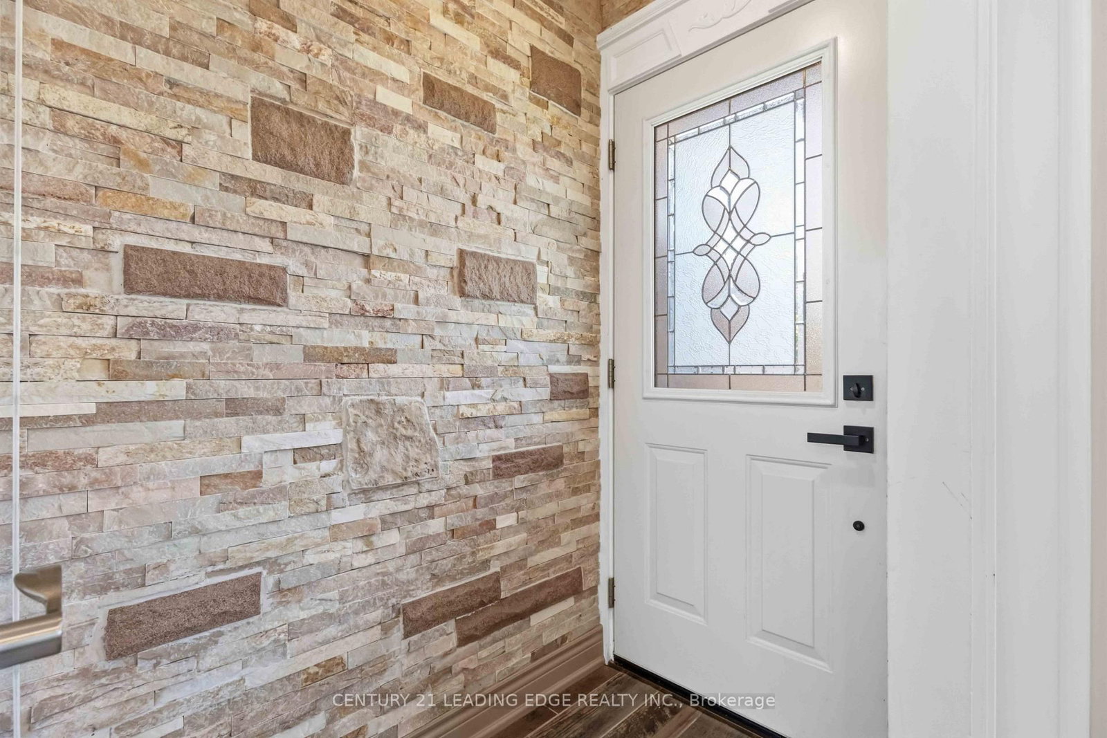 1128 Valley Court N • Oshawa, ON photo 4