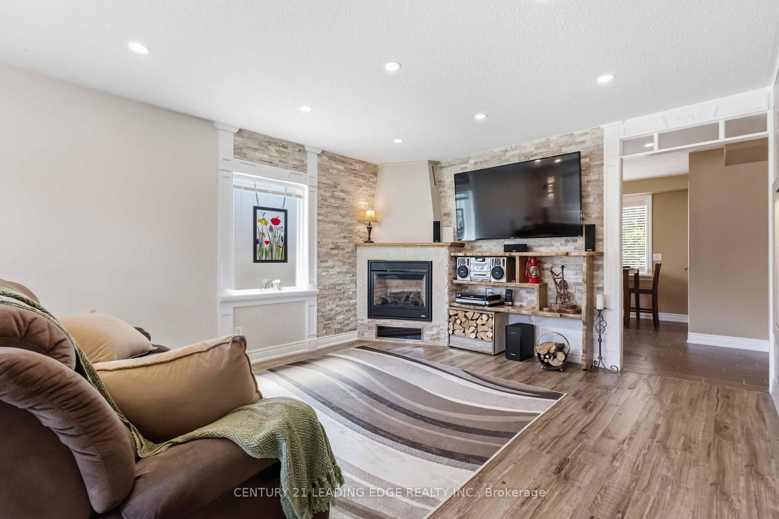 1128 Valley Court N • Oshawa, ON photo 6