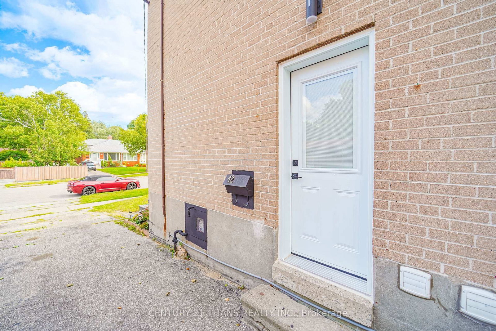 42 Pixley Crescent • Toronto, ON photo 8