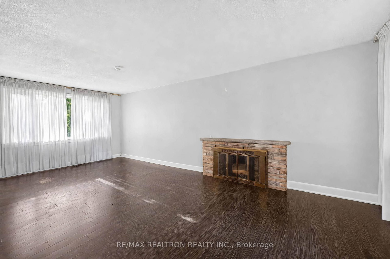 400 Manse Road • Toronto, ON photo 13