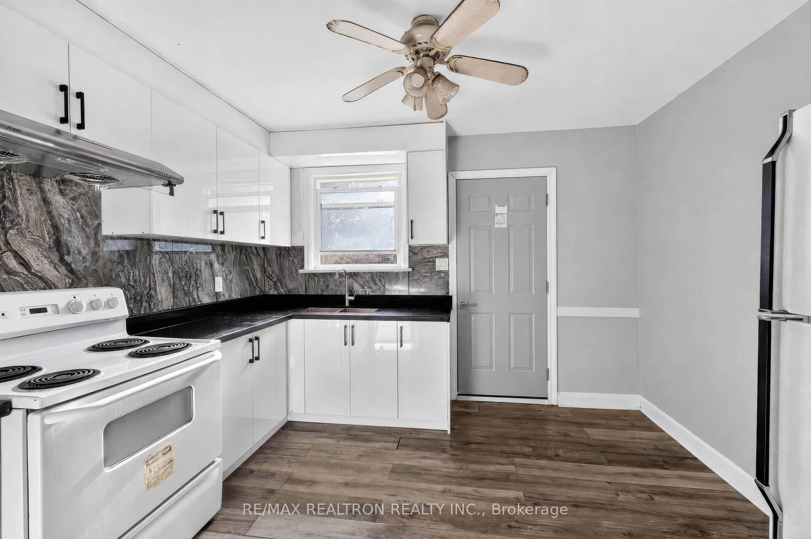 400 Manse Road • Toronto, ON photo 16
