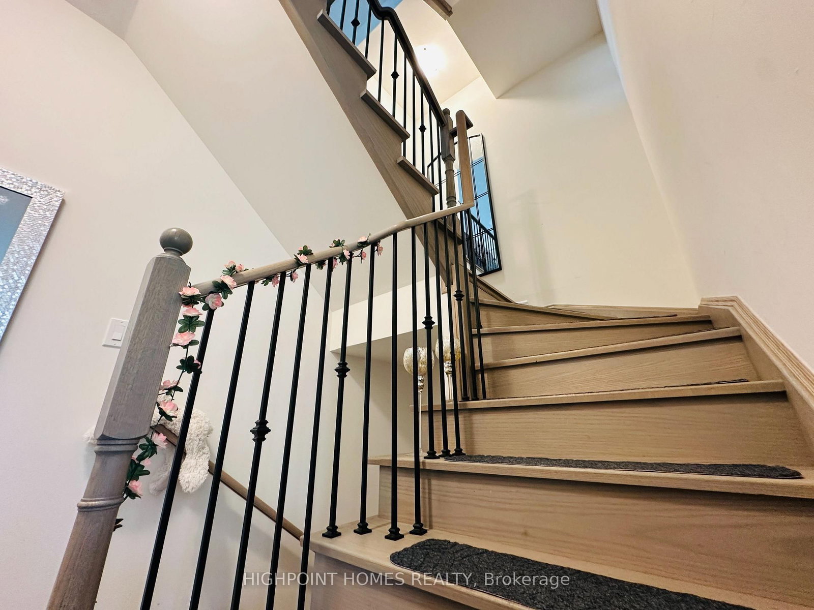 296 E Carnwith Drive • Whitby, ON photo 9