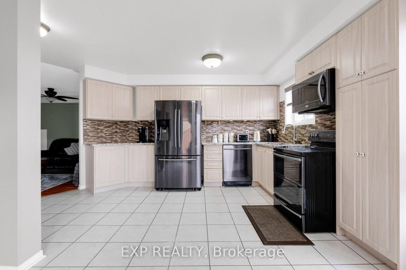 548 Ormond Dr photo 4