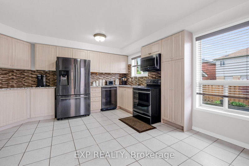 548 Ormond Dr photo 5