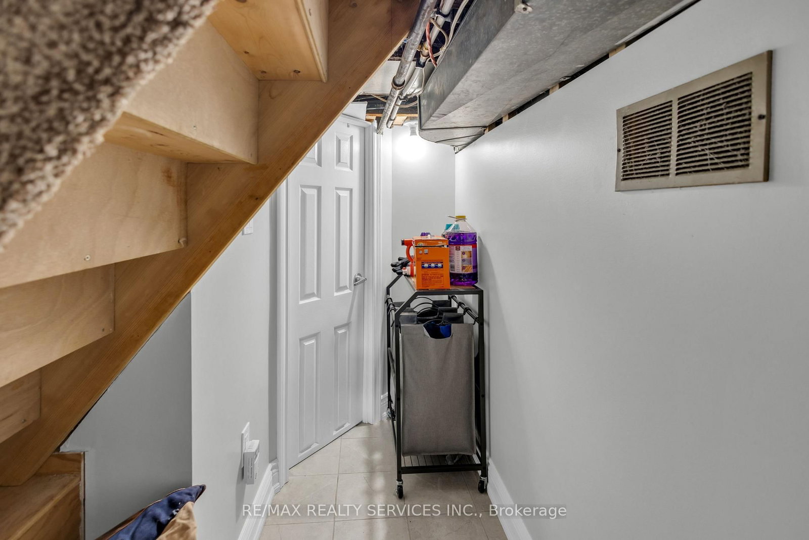 827 Craven Road • Toronto, ON photo 27