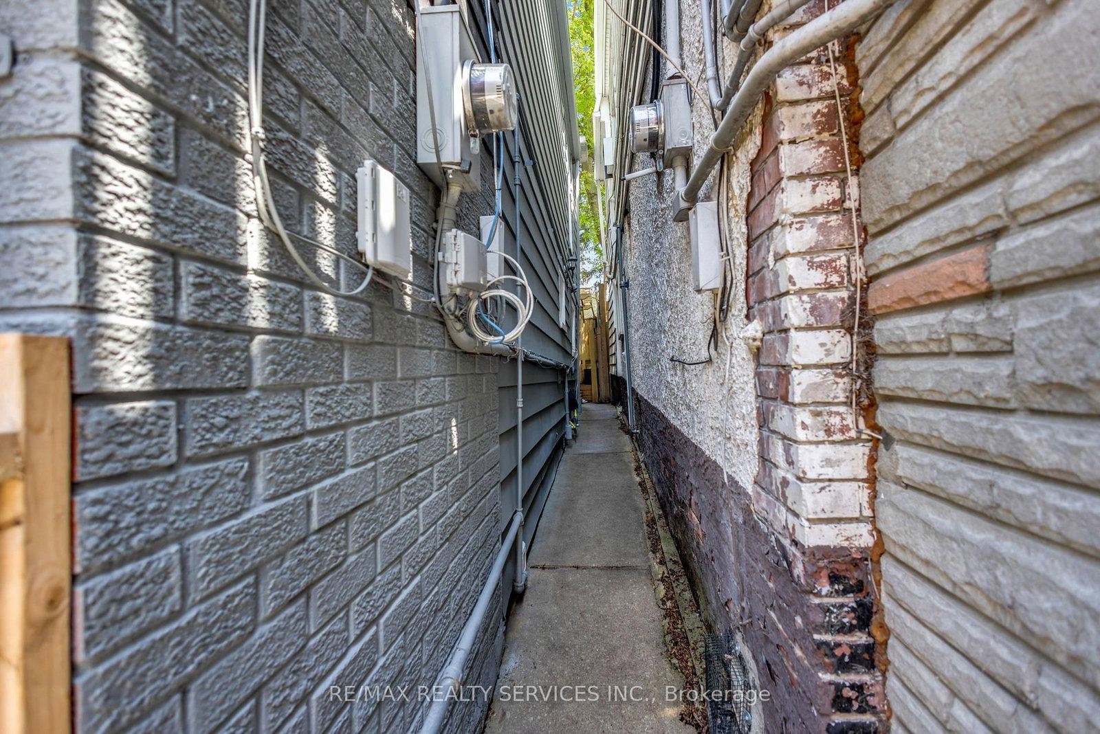 827 Craven Road • Toronto, ON photo 8