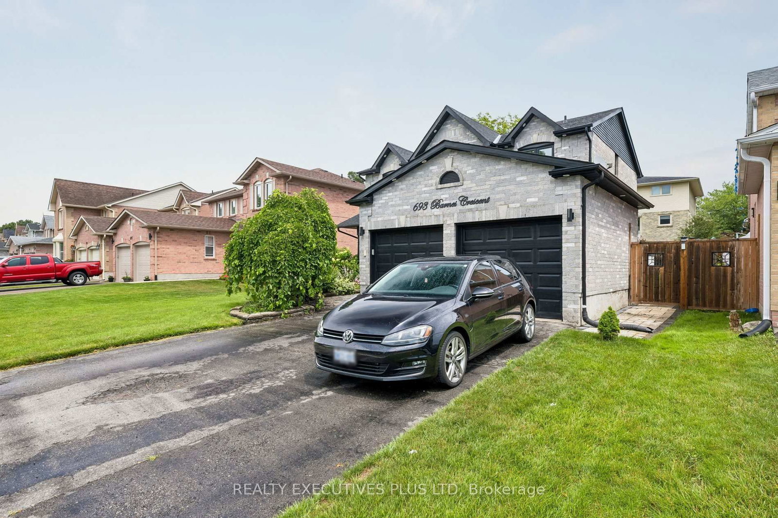 693 Barnes Crescent • Oshawa, ON photo 4