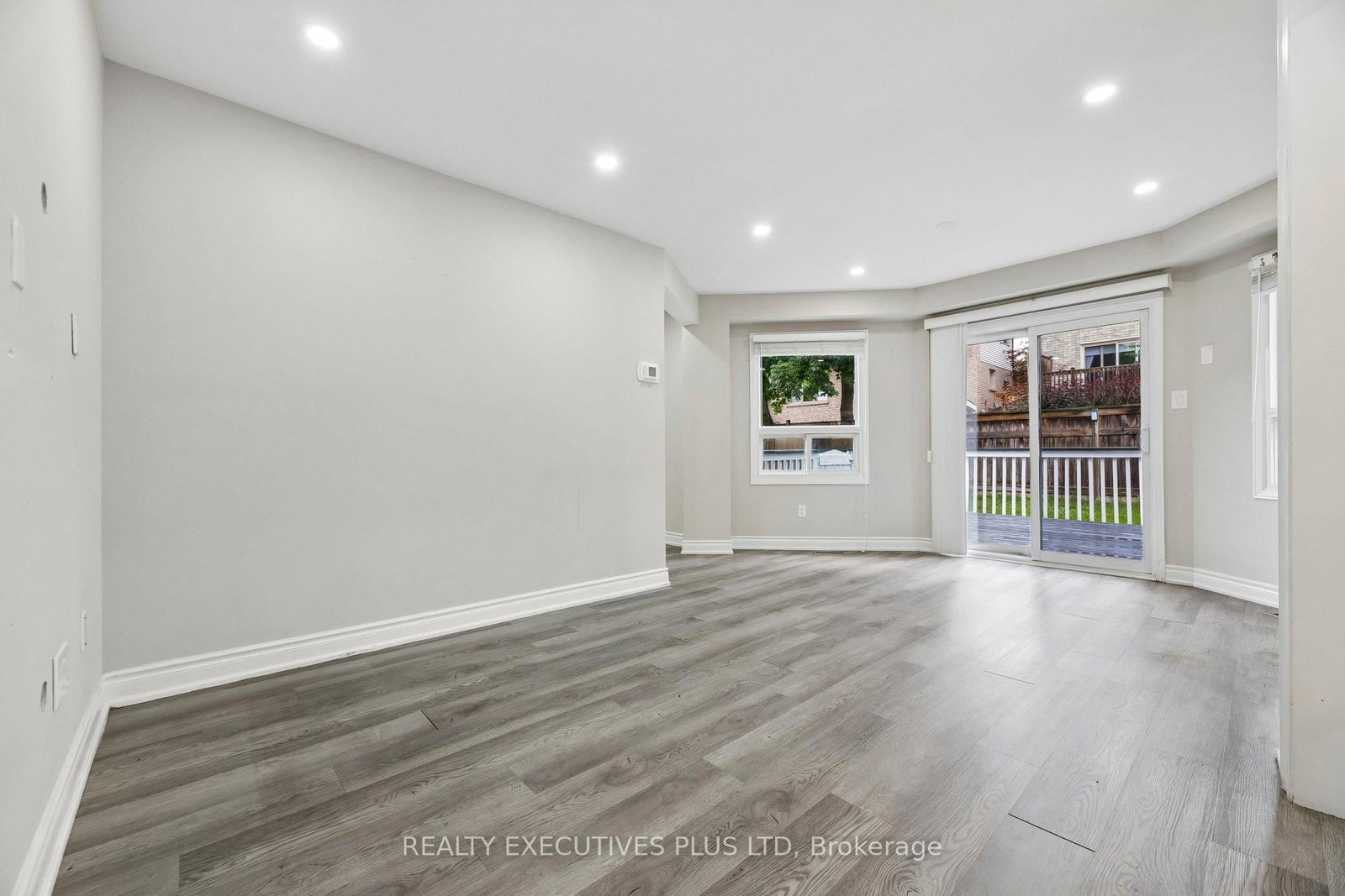 693 Barnes Crescent • Oshawa, ON photo 9
