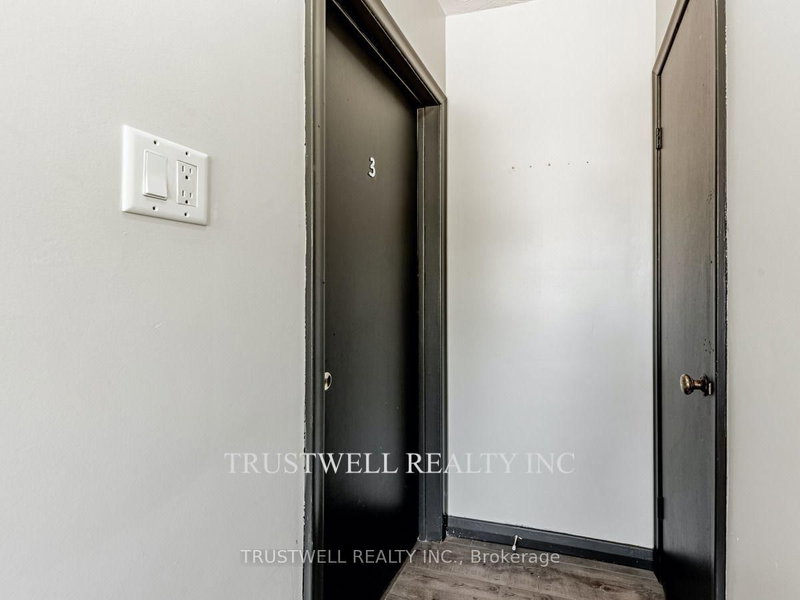 3 - 105 Mary Street E