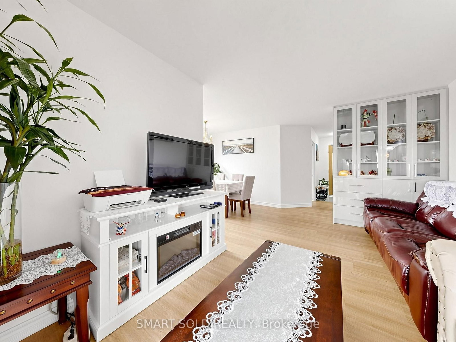300 Alton Towers Circle • #908 • Toronto, ON photo 15