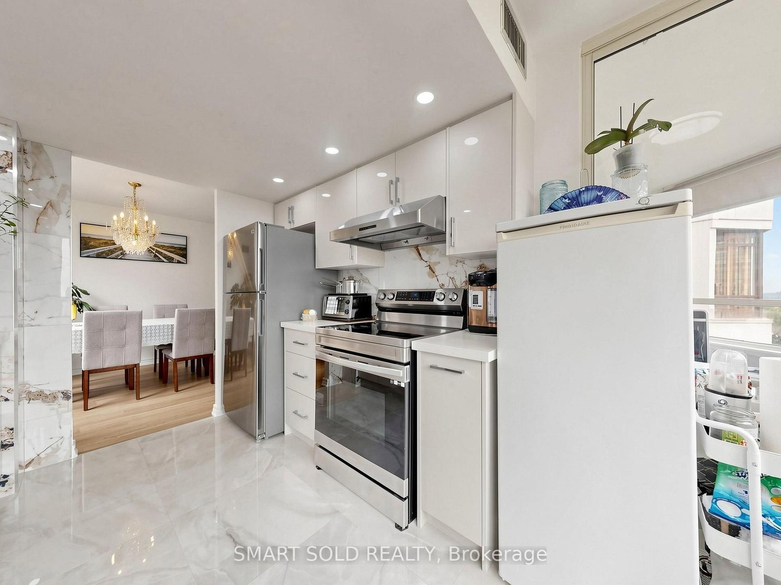 300 Alton Towers Circle • #908 • Toronto, ON photo 25