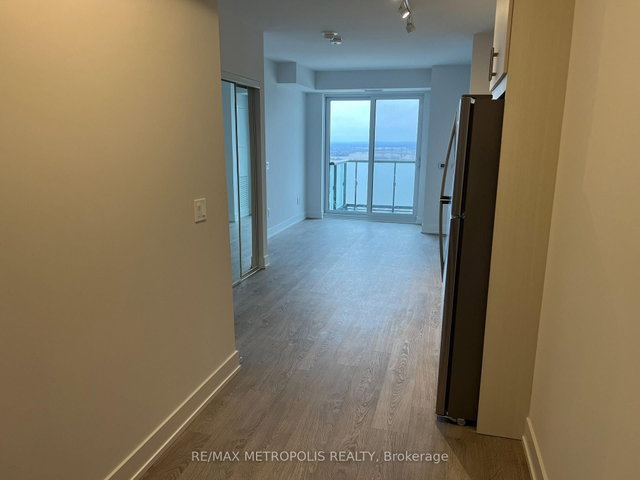 2404 - 2550 SIMCOE Street N N