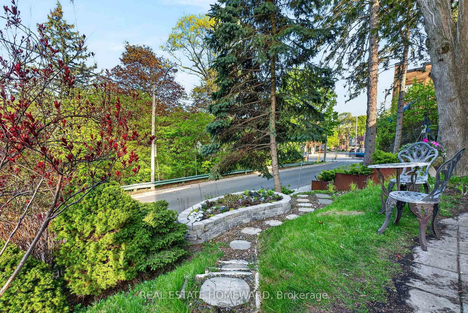 128 Glen Manor Drive • Toronto, ON photo 5