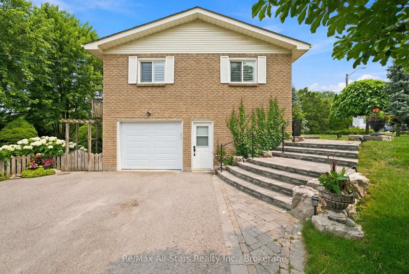 1781 Scugog St photo 5